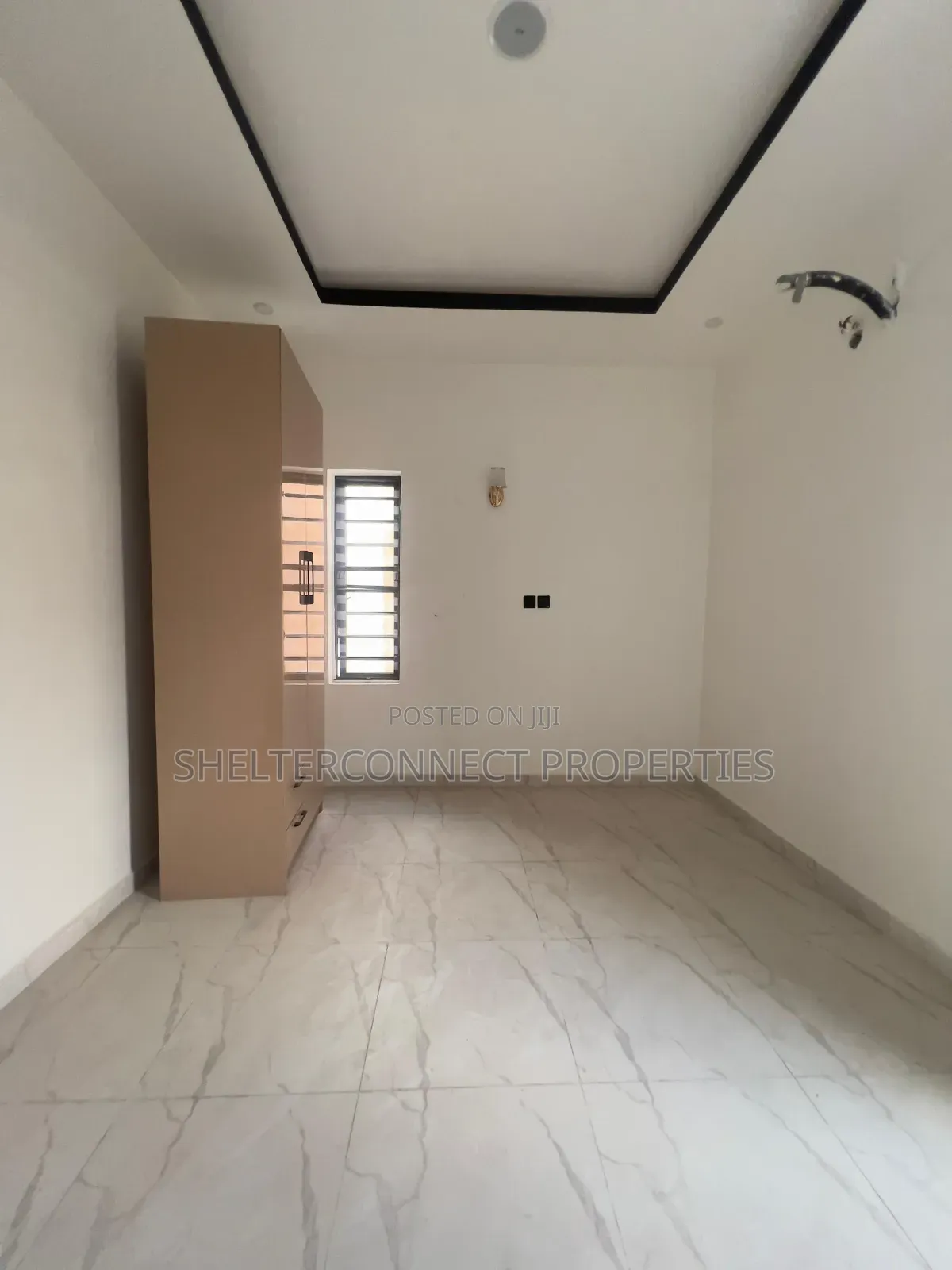 5bdrm Duplex in Chevron for sale