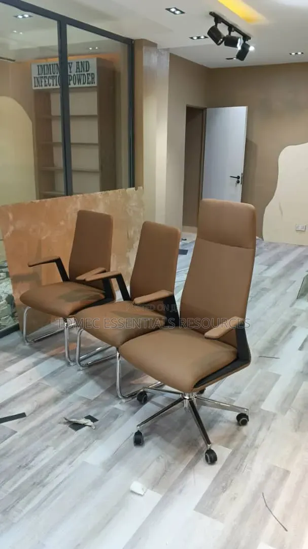 High-Quality Imported Swivel and Matching Visitors Chairs