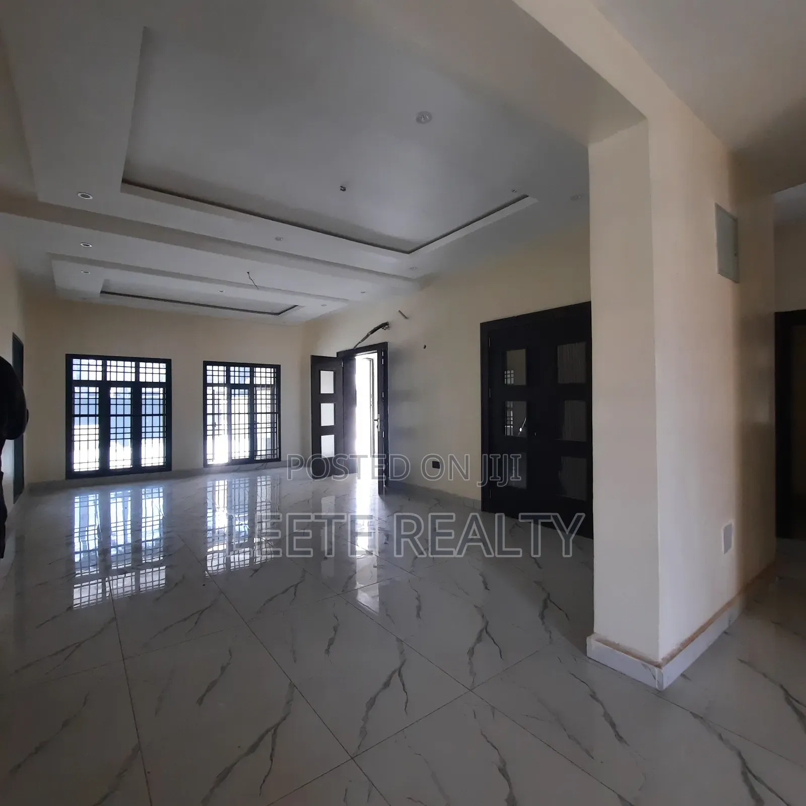 5bdrm Duplex in Gwarinpa, Life Camp for sale