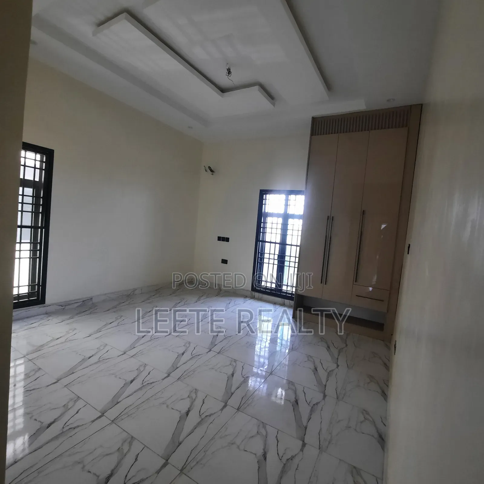 5bdrm Duplex in Gwarinpa, Life Camp for sale