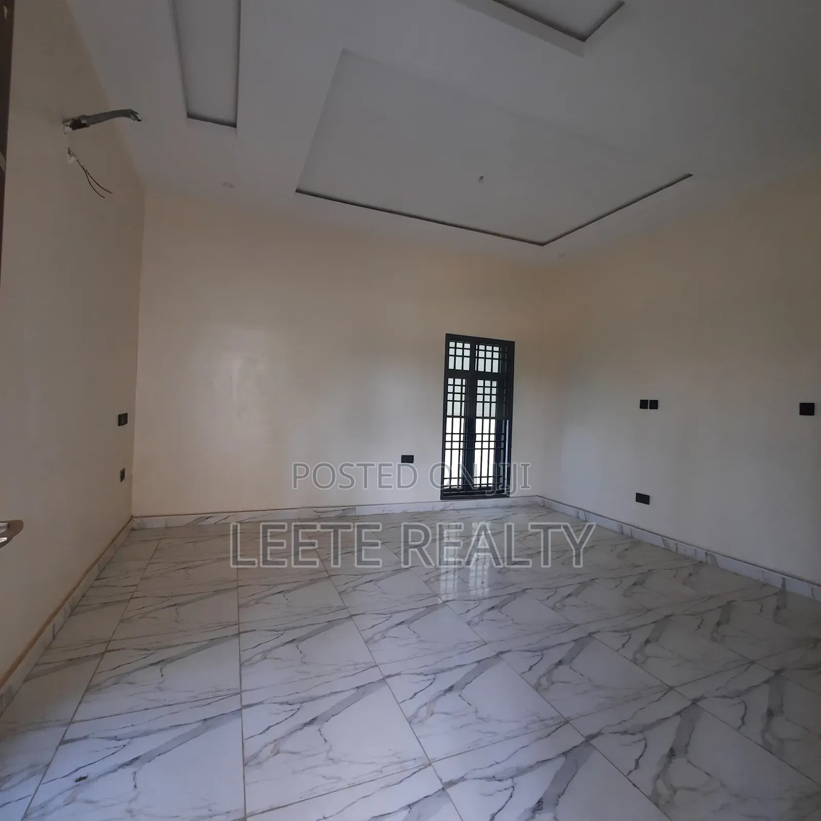 5bdrm Duplex in Gwarinpa, Life Camp for sale