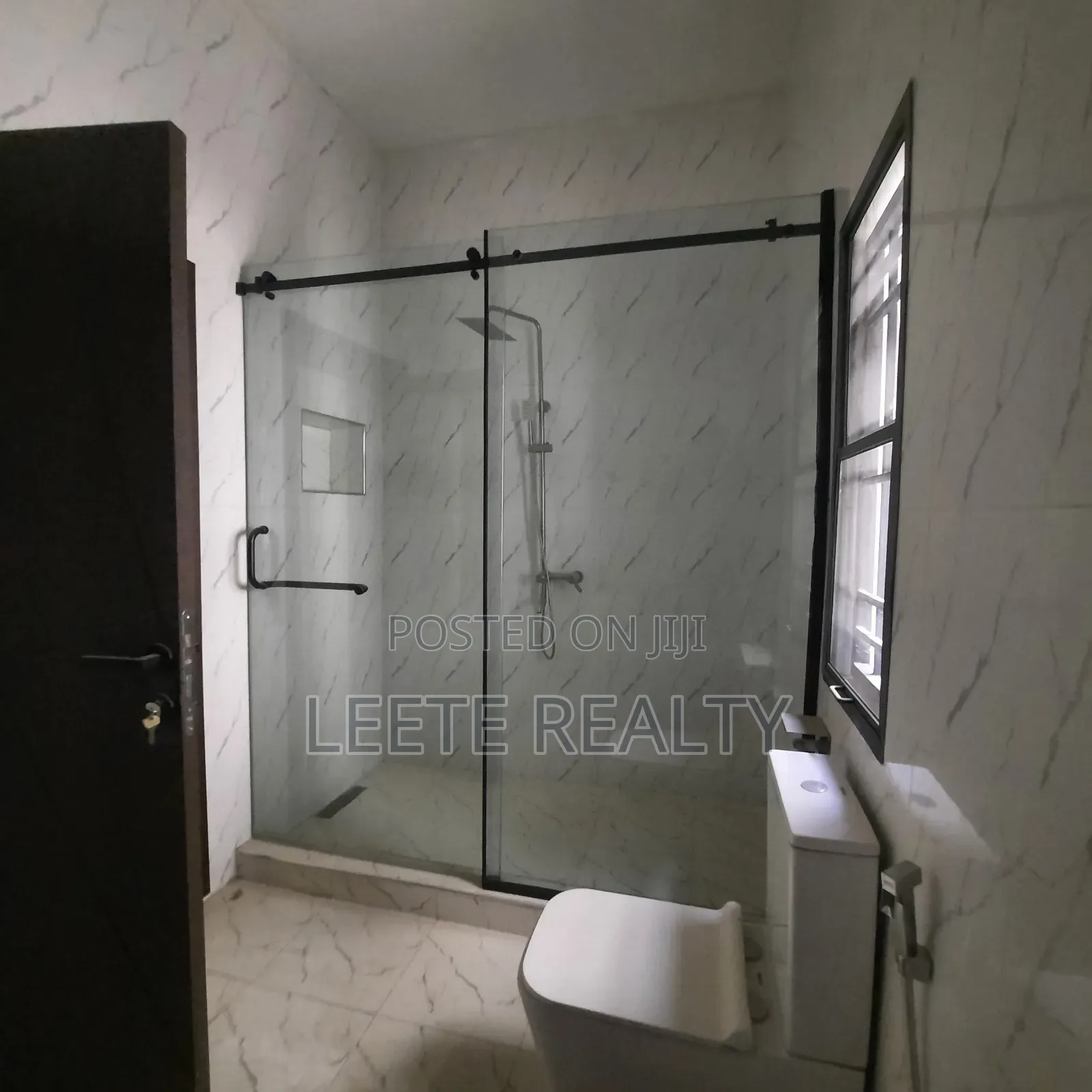 5bdrm Duplex in Gwarinpa, Life Camp for sale