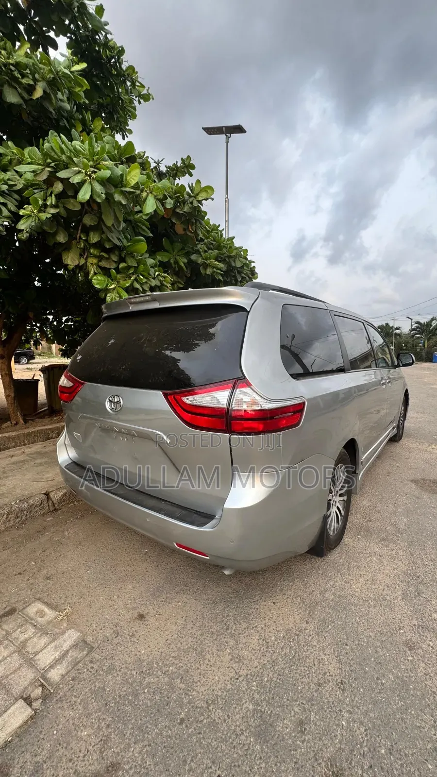 Toyota Sienna XLE AWD 2019 Silver