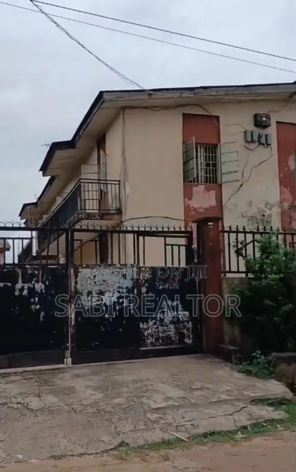 3bdrm Block of Flats in Akowonjo for sale