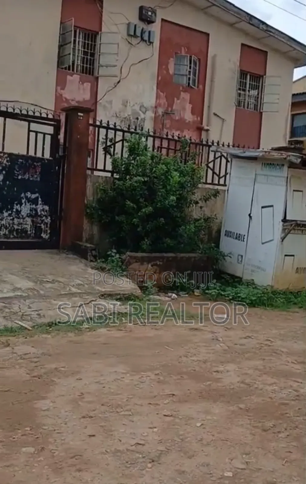 3bdrm Block of Flats in Akowonjo for sale