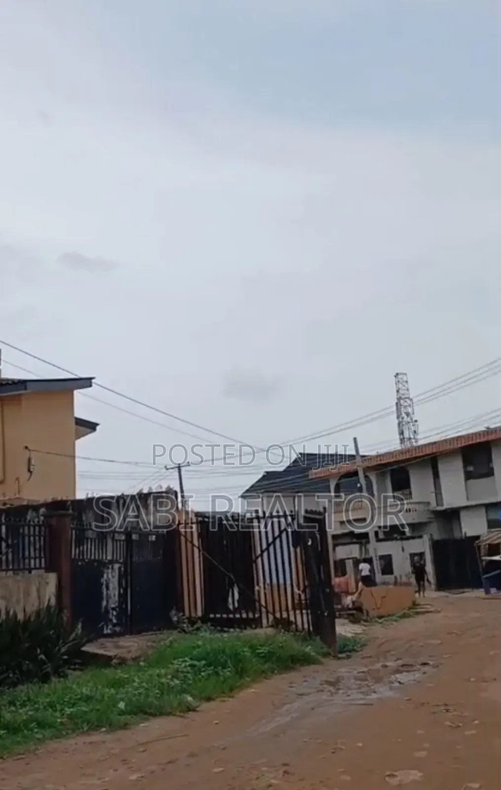 3bdrm Block of Flats in Akowonjo for sale