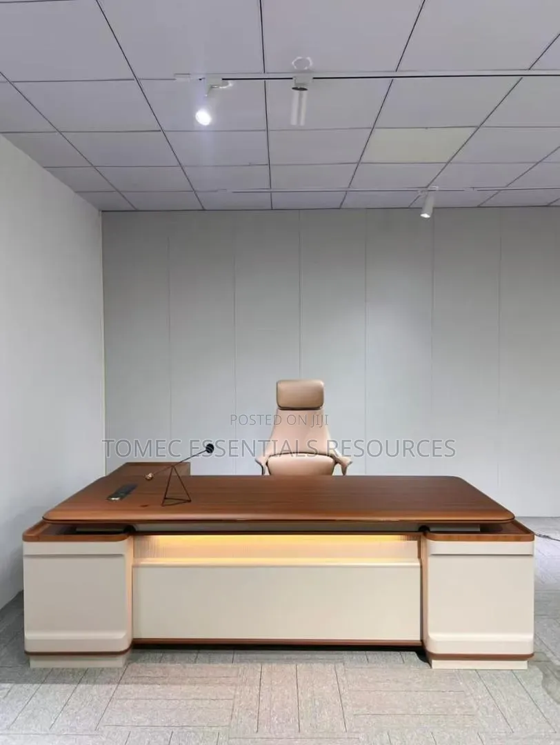 Super Quality and Classic Brand New Office Table