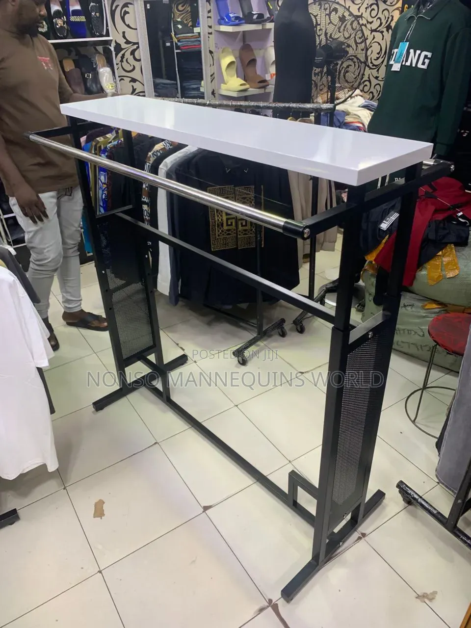 High Quality Cloth Rack With Double Side Display