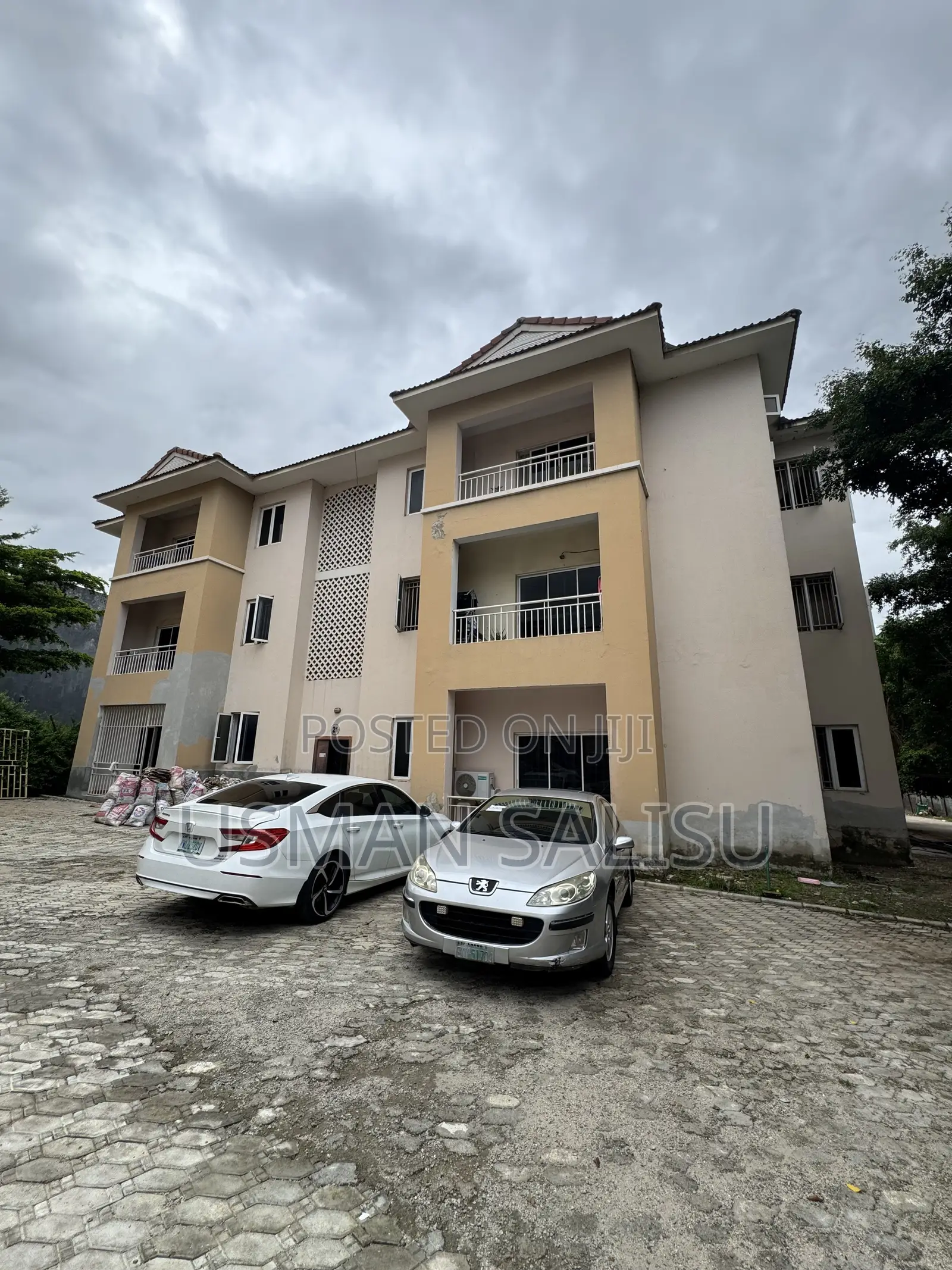 3bdrm Block of Flats in Karsana for sale