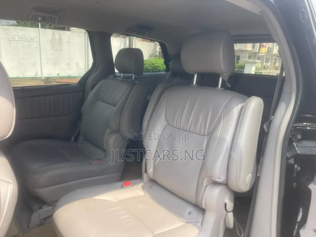 Toyota Sienna LE 2009 Black