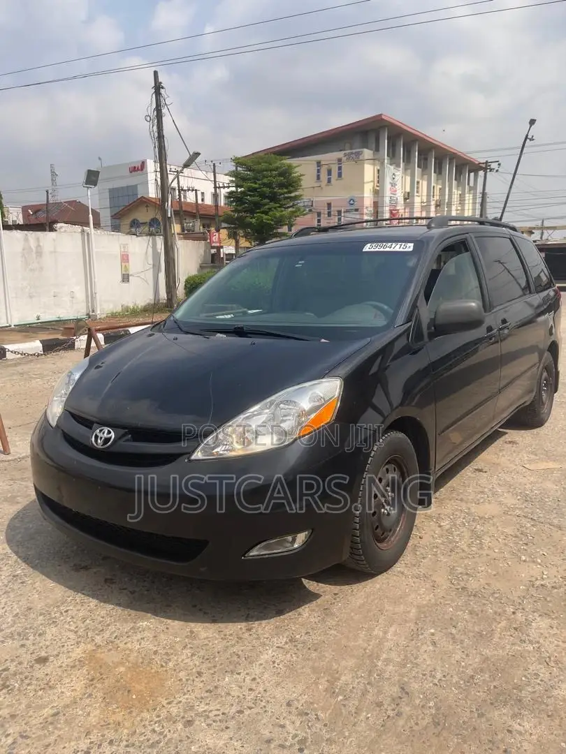 Toyota Sienna LE 2009 Black