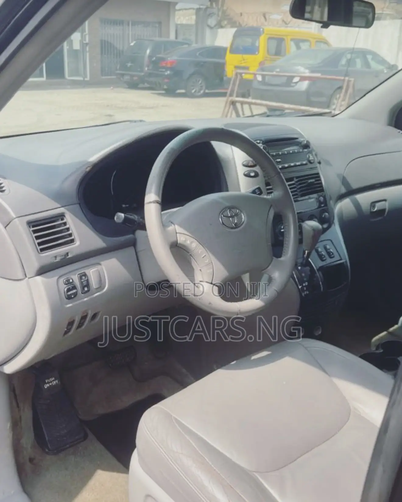 Toyota Sienna LE 2009 Black