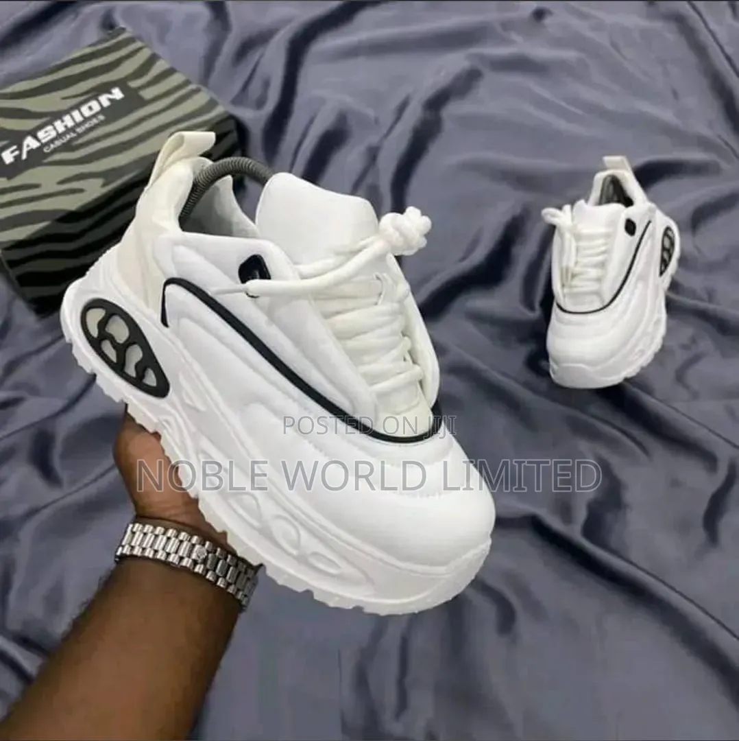 Authentic Black/White Unisex Sneakers Gt