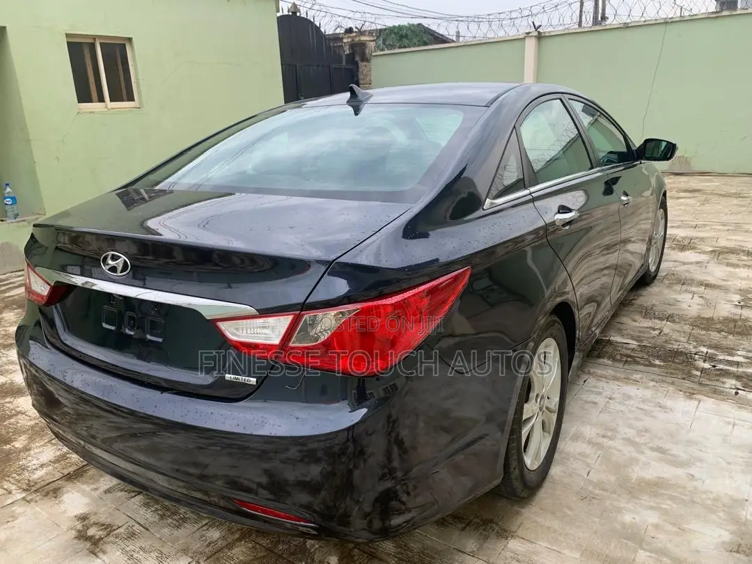 Hyundai Sonata Limited 2.0T Sedan (2.0L 4cyl 6A) 2011 Blue