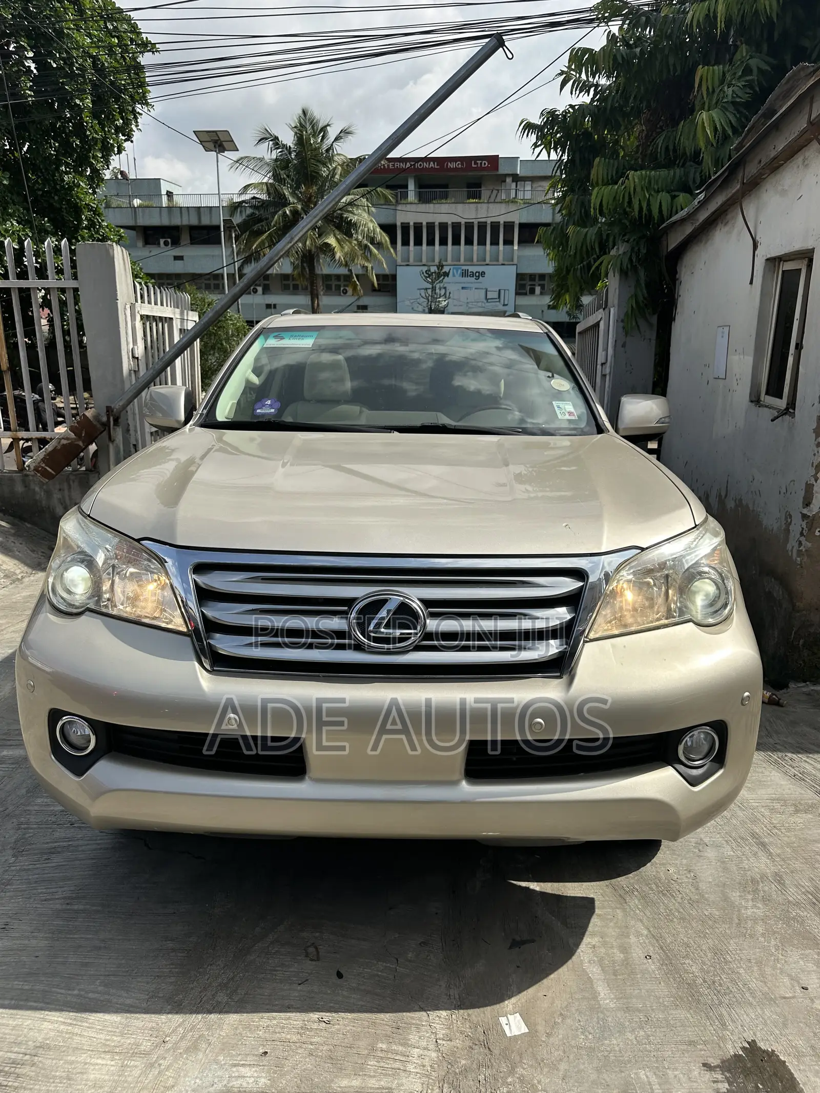 Lexus GX 460 2011 Gold