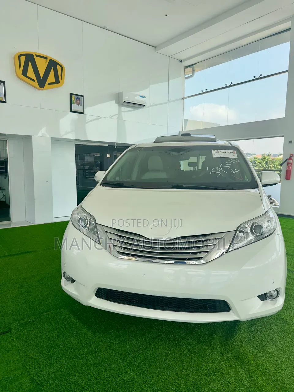 Toyota Sienna L 7-Passenger 4dr Minivan (3.5L 6cyl 6A) 2014 White