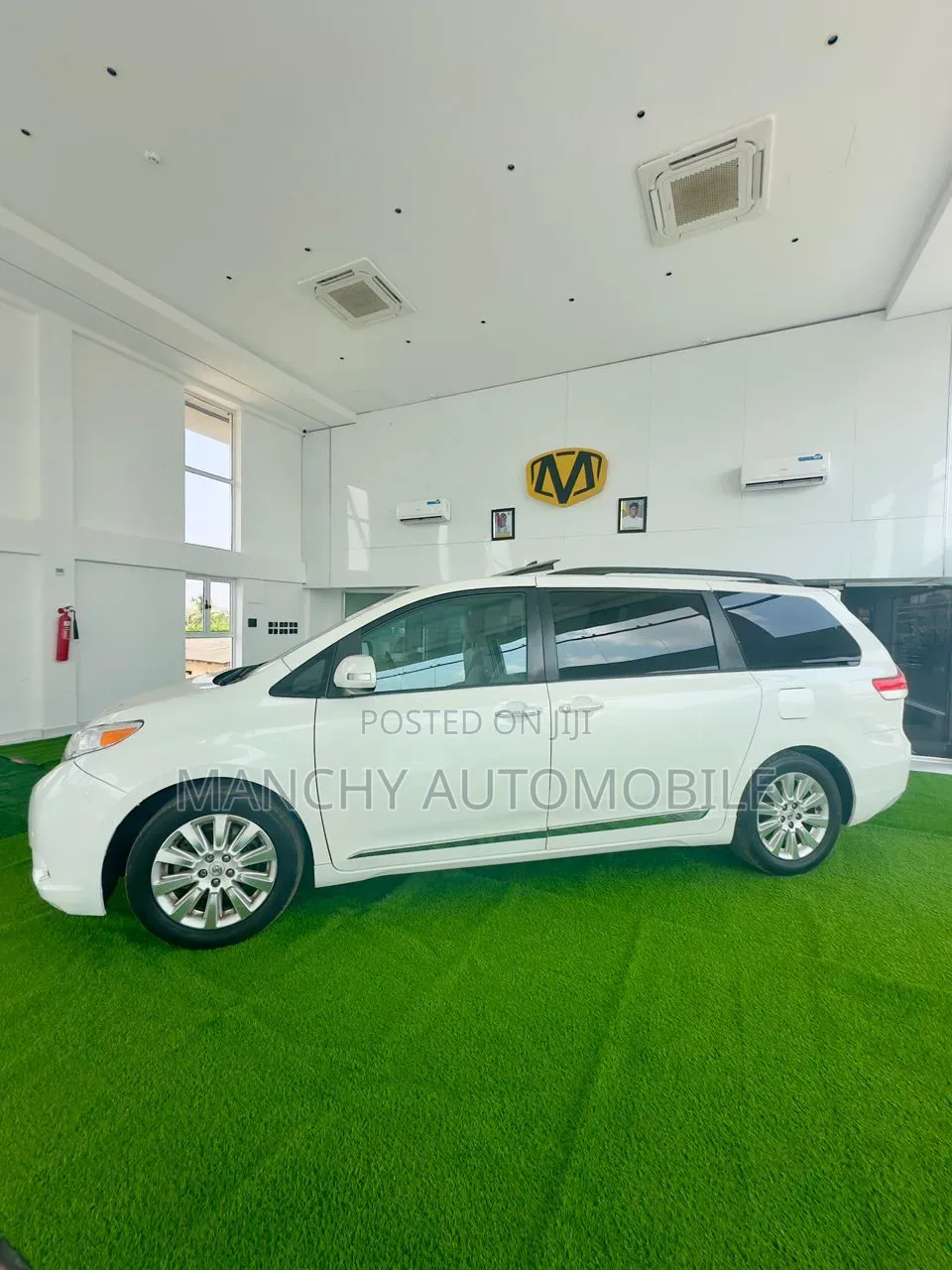 Toyota Sienna L 7-Passenger 4dr Minivan (3.5L 6cyl 6A) 2014 White
