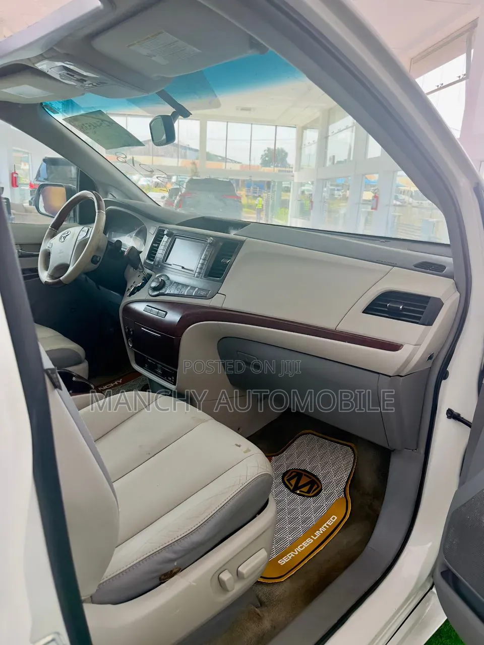 Toyota Sienna L 7-Passenger 4dr Minivan (3.5L 6cyl 6A) 2014 White