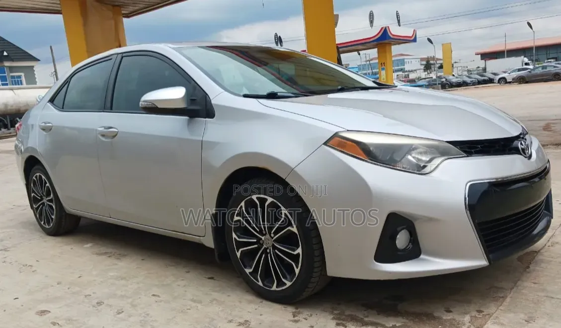 Toyota Corolla S Premium 4dr Sedan (1.8L 4cyl CVT) 2014 Silver