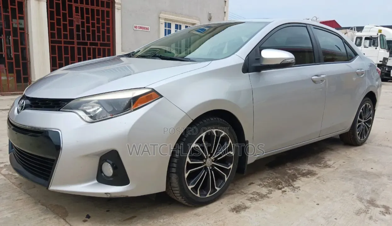 Toyota Corolla S Premium 4dr Sedan (1.8L 4cyl CVT) 2014 Silver
