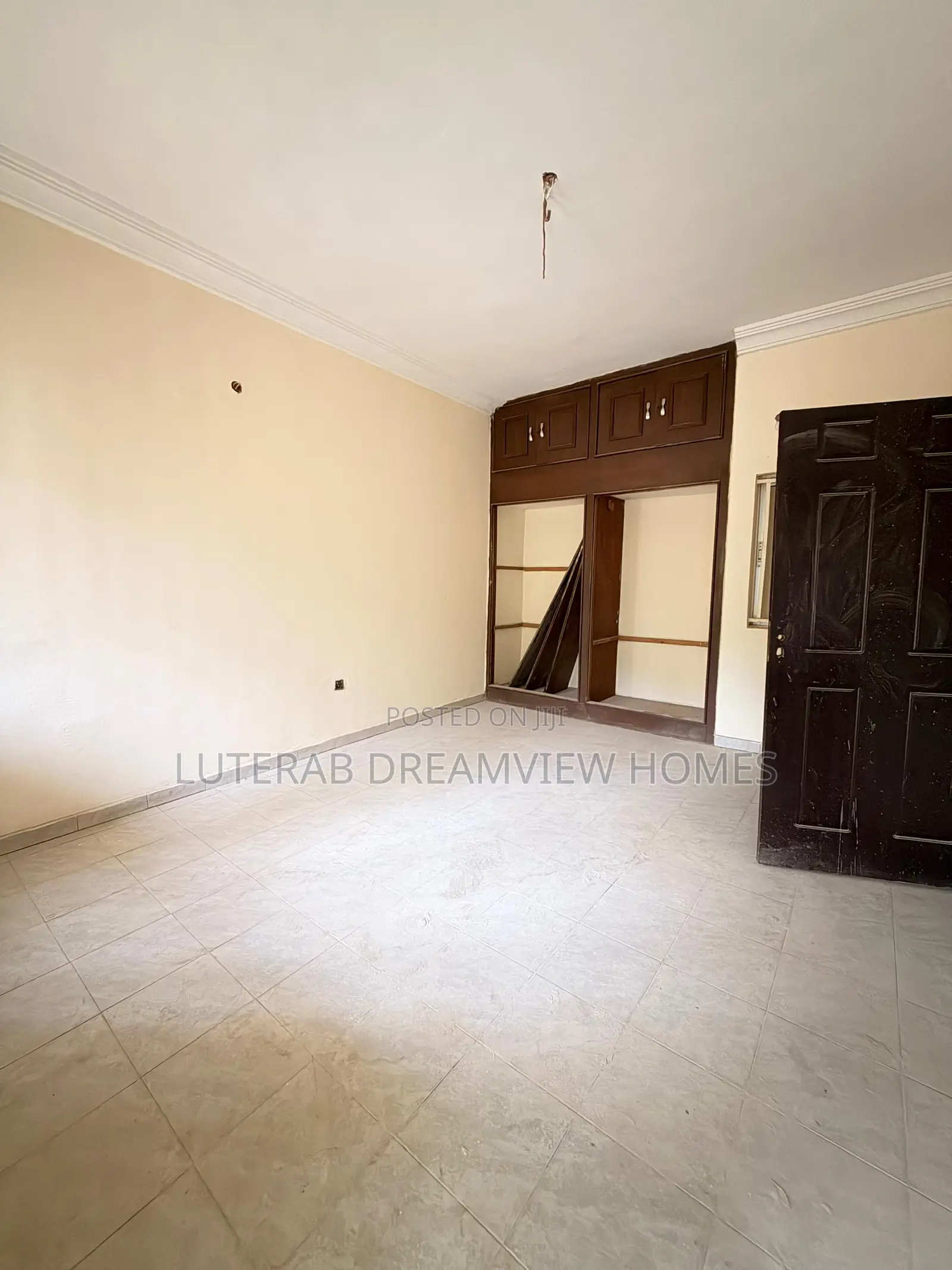 3bdrm Block of Flats in Amino Kano, Wuse 2 for rent
