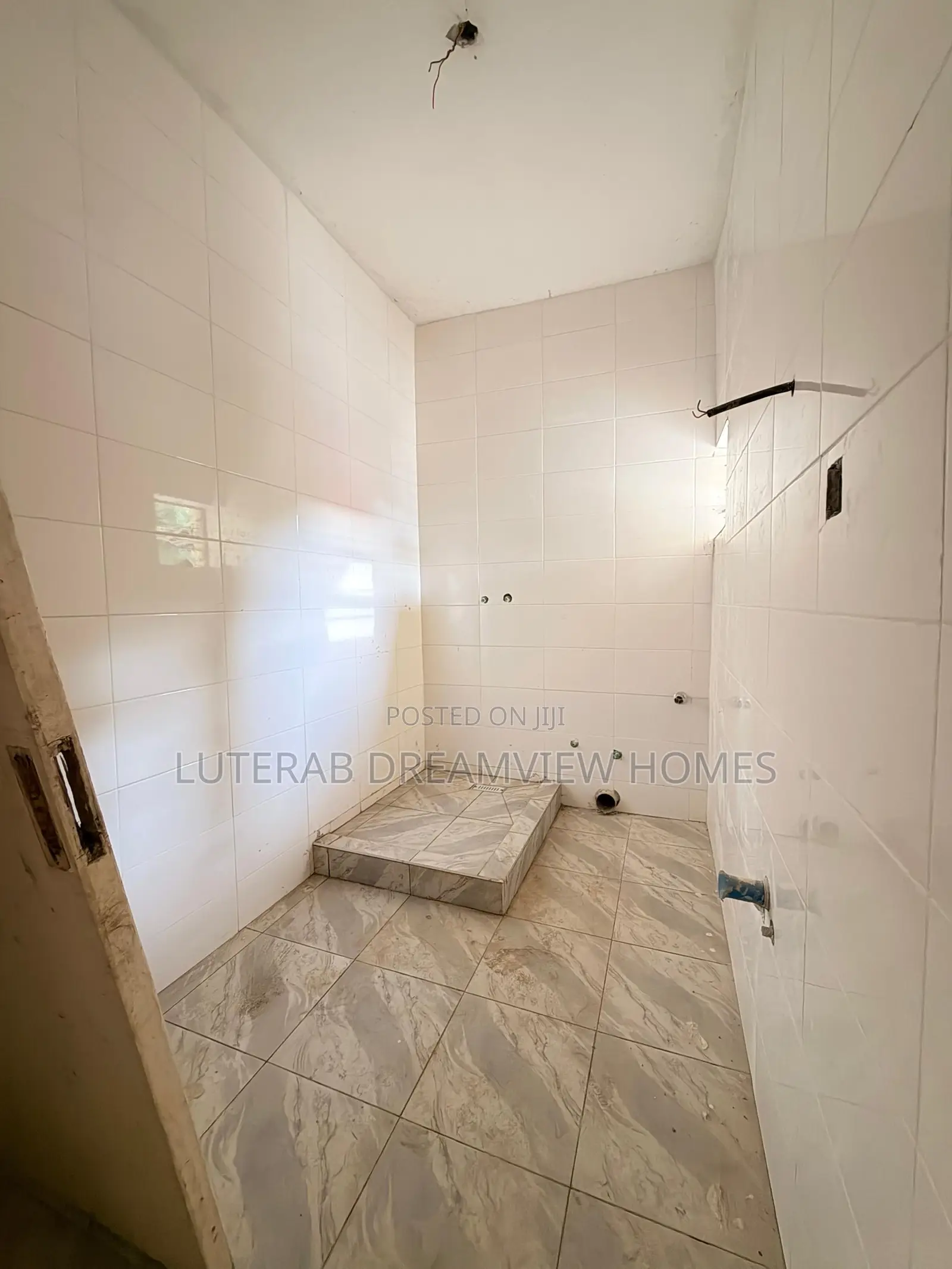 3bdrm Block of Flats in Amino Kano, Wuse 2 for rent
