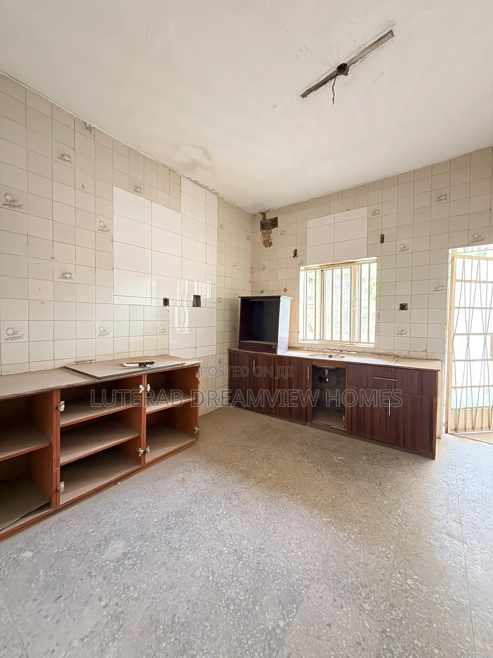 3bdrm Block of Flats in Amino Kano, Wuse 2 for rent