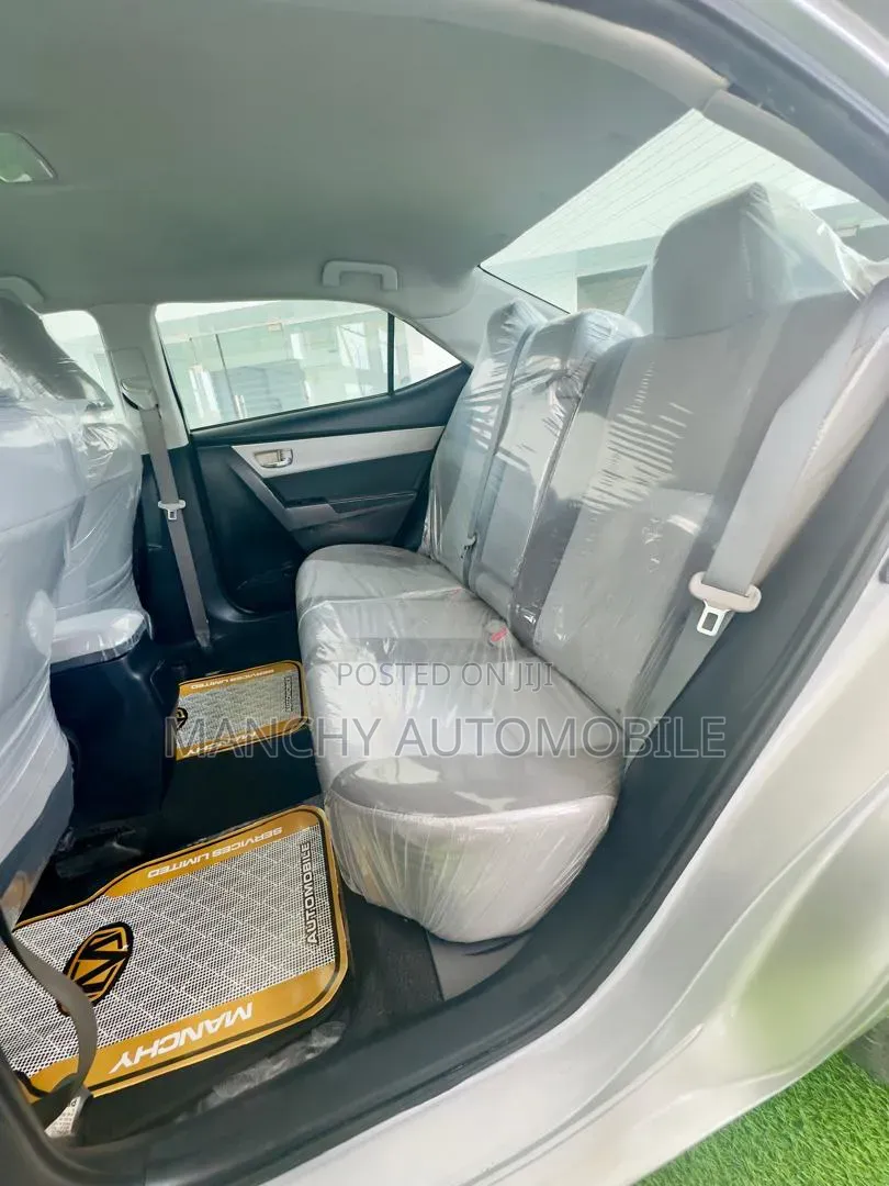 Toyota Corolla LE 4dr Sedan (1.8L 4cyl CVT) 2017 Silver
