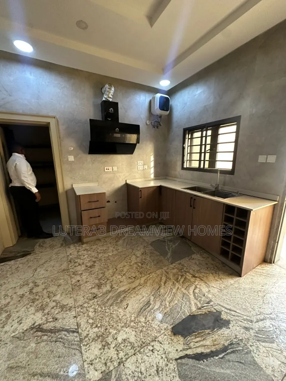 3bdrm Apartment in Amino Kano, Wuse 2 for rent