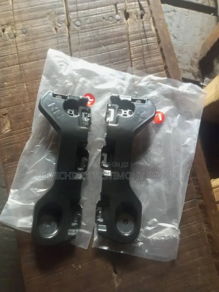 2011,2012,2013,2014 Ford Edge Bumper Clip/Bracket