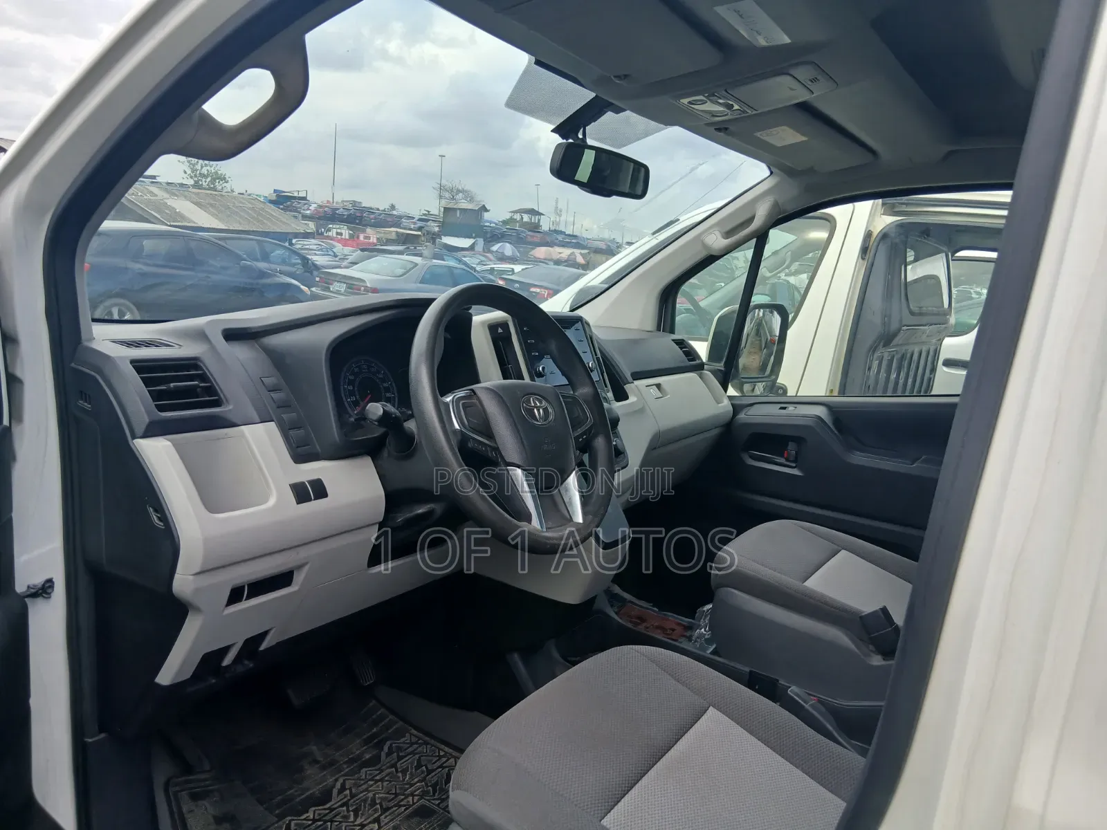 Toyota HiAce 2021 White