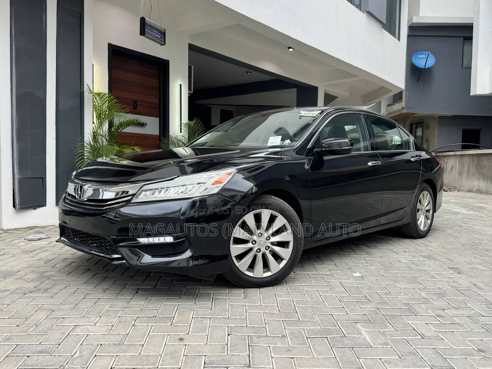 Honda Accord Touring V-6 4dr Sedan (3.5L 6cyl 6A) 2014 Black
