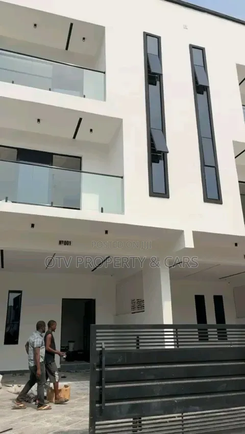 4bdrm Townhouse/Terrace in Ikota for sale