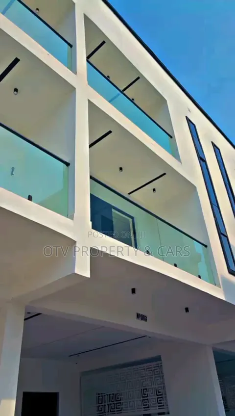 4bdrm Townhouse/Terrace in Ikota for sale