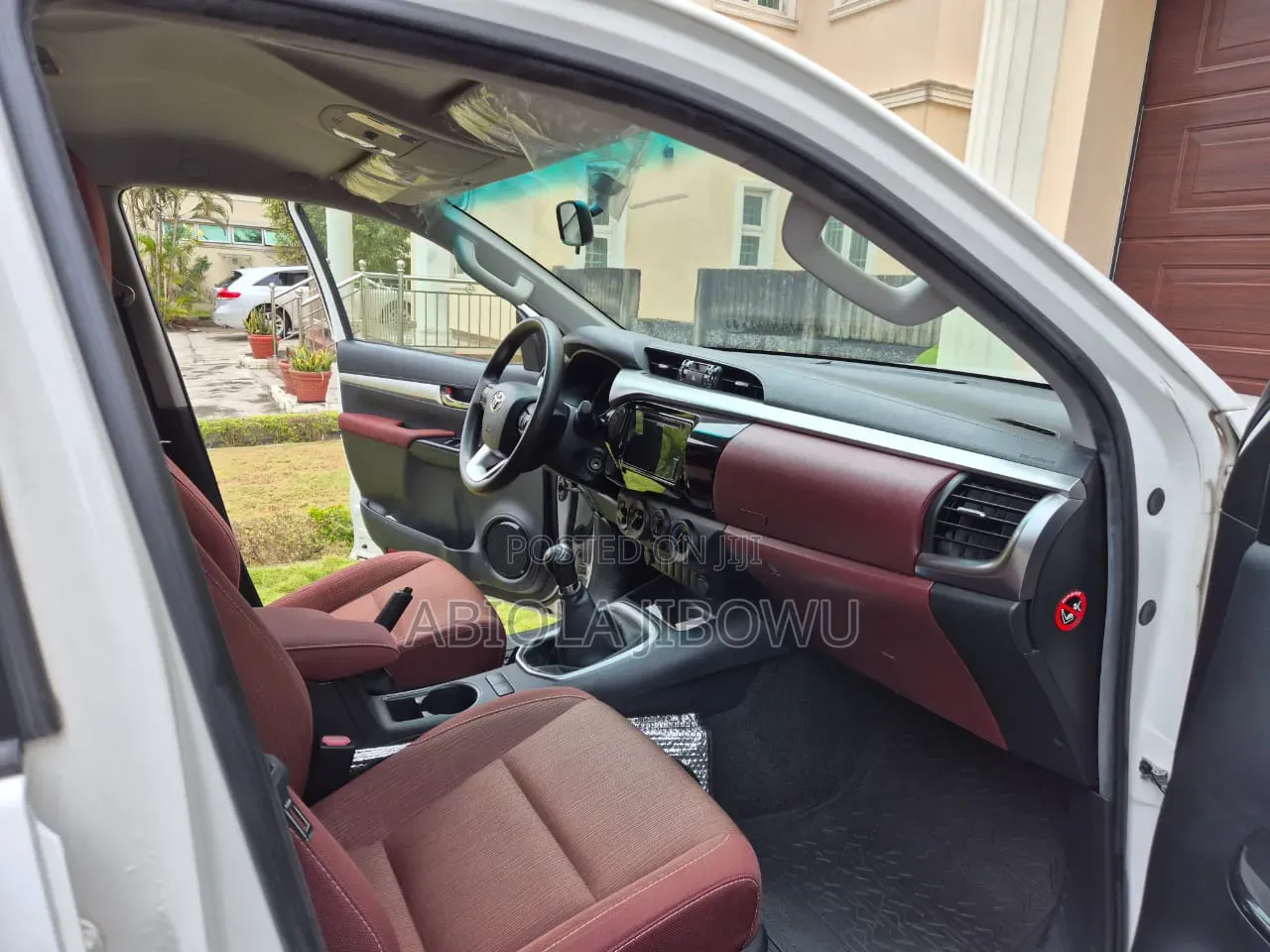 Toyota Hilux SR 4x4 2019 Black
