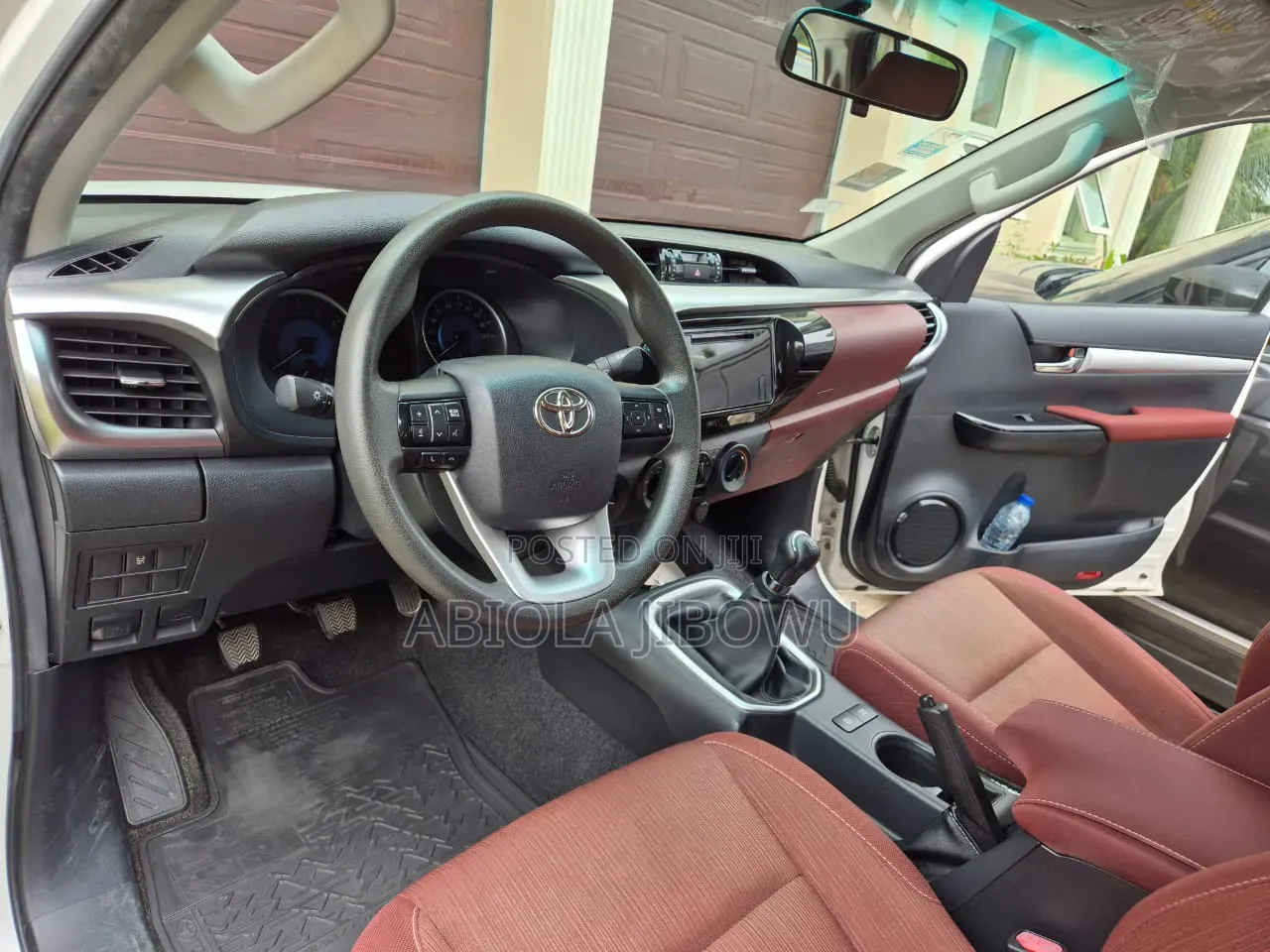 Toyota Hilux SR 4x4 2019 Black