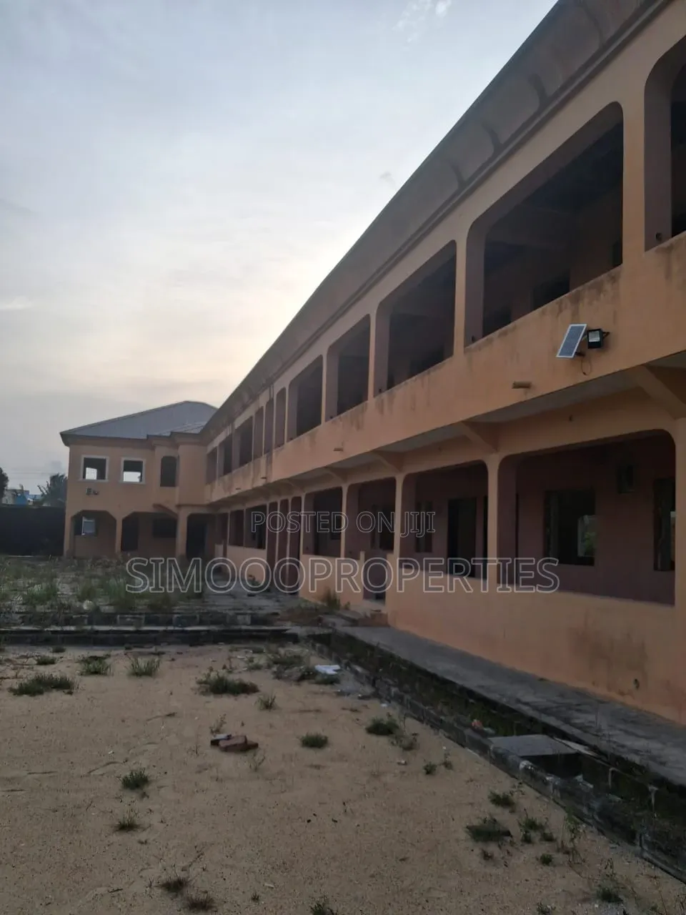 A Very Standard and Massive School on 5plots for Sale