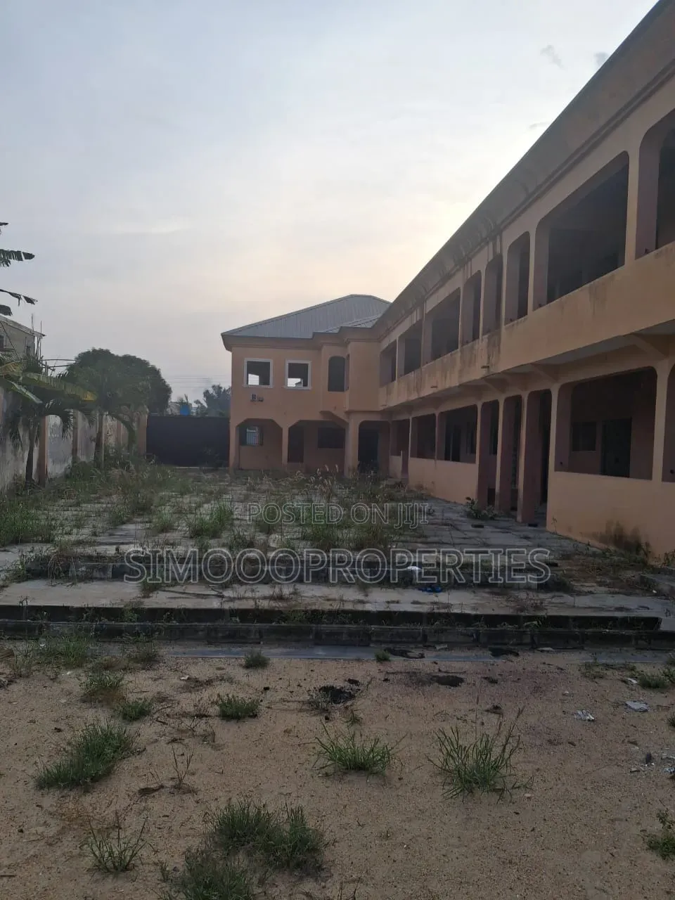 A Very Standard and Massive School on 5plots for Sale