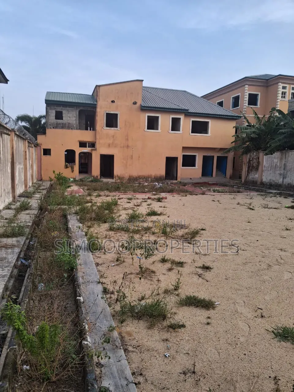A Very Standard and Massive School on 5plots for Sale