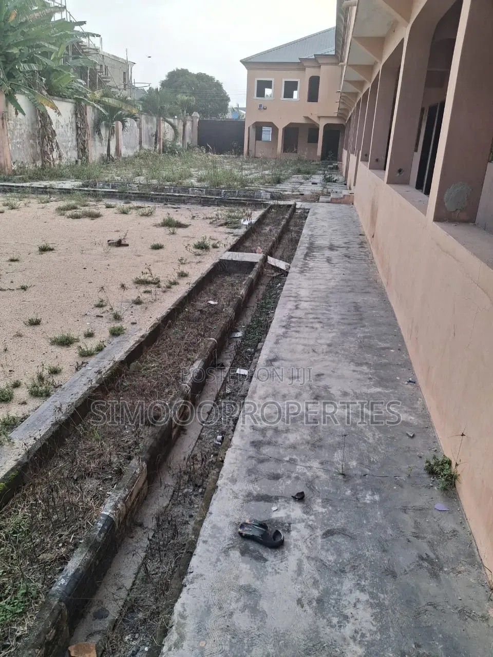 A Very Standard and Massive School on 5plots for Sale