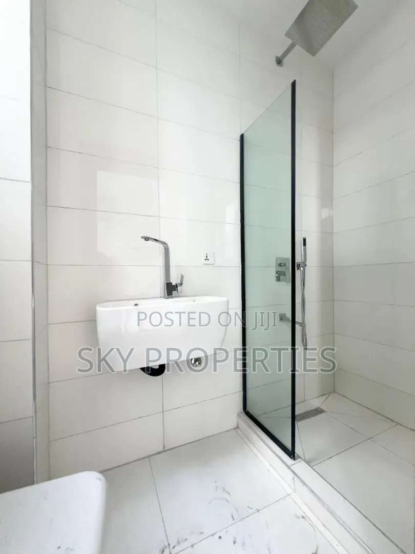 2bdrm Apartment in Hakim Dickson, Lekki Phase 1 for sale