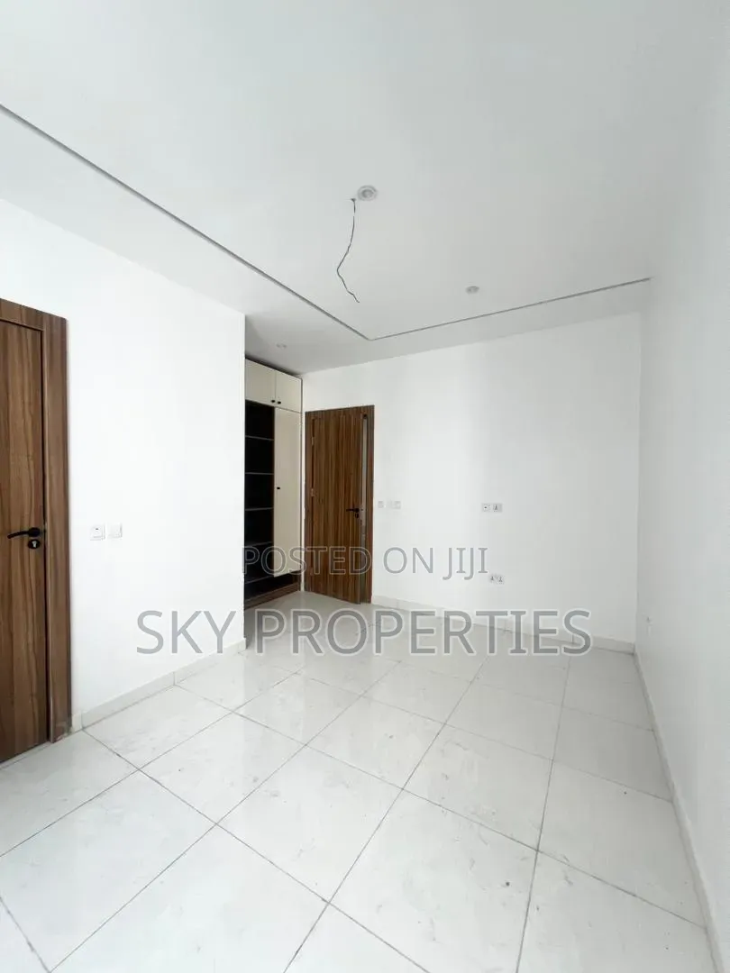 2bdrm Apartment in Hakim Dickson, Lekki Phase 1 for sale