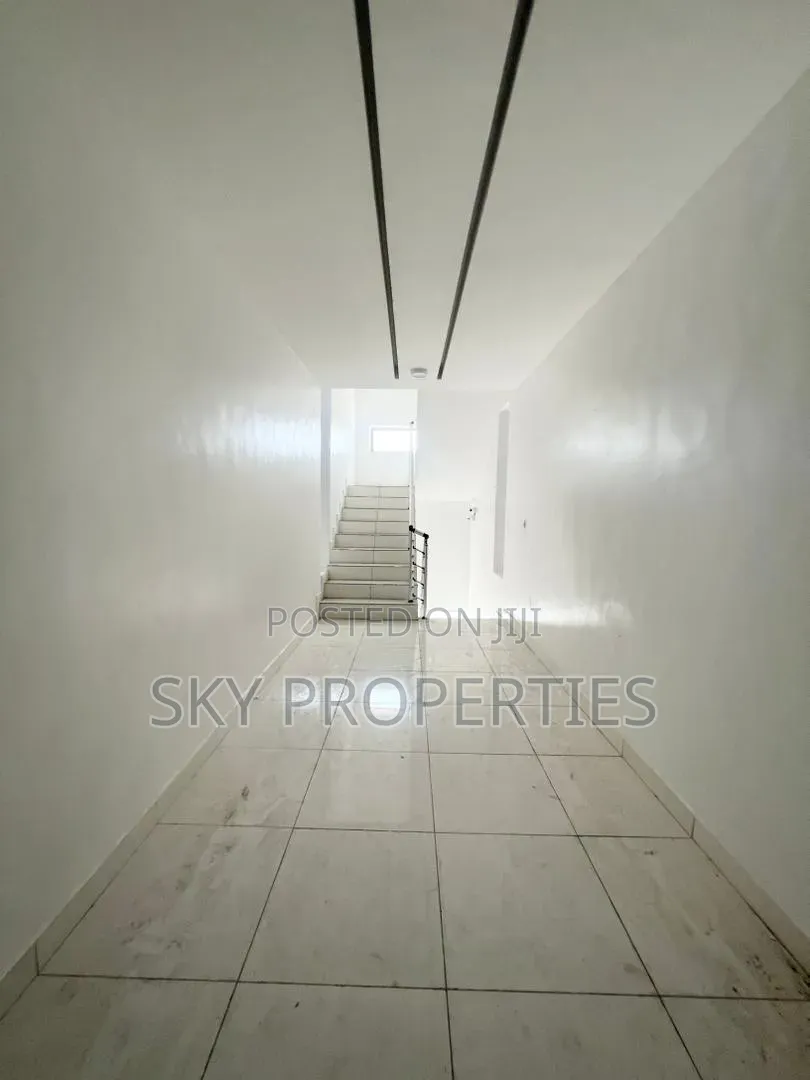 2bdrm Apartment in Hakim Dickson, Lekki Phase 1 for sale