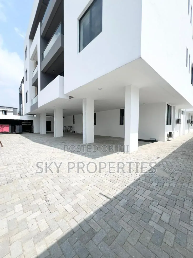 2bdrm Apartment in Hakim Dickson, Lekki Phase 1 for sale