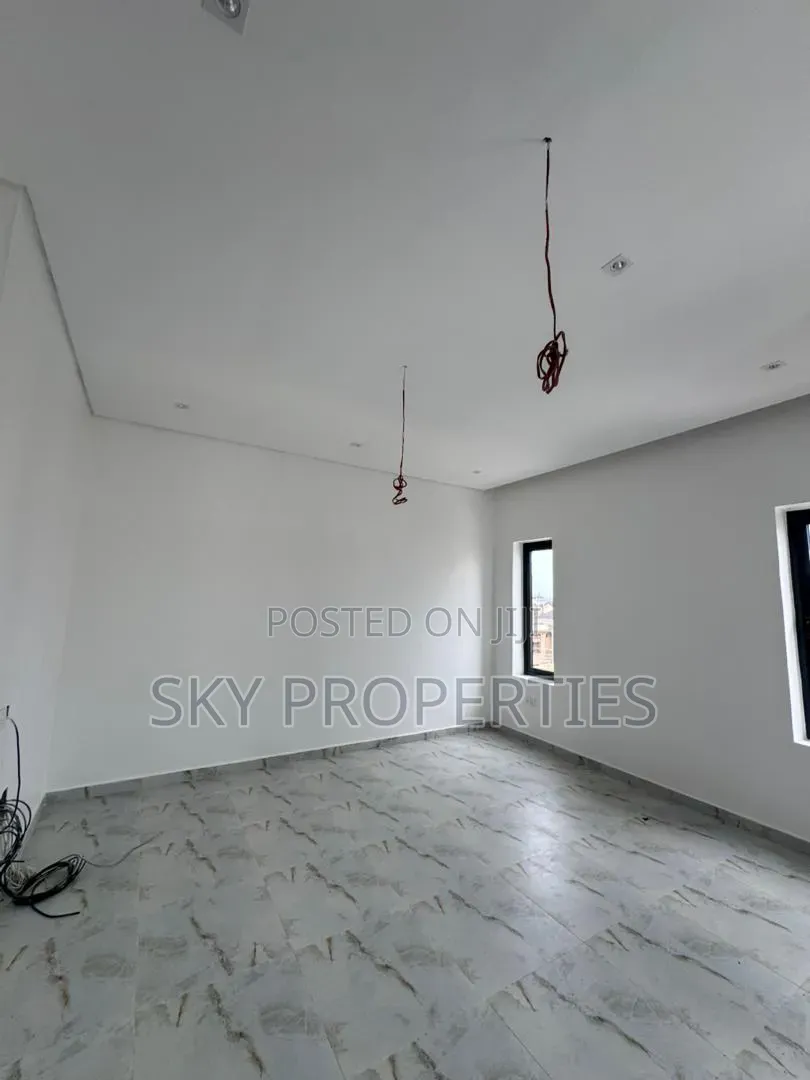 4bdrm Duplex in Admiralty, Lekki Phase 1 for sale