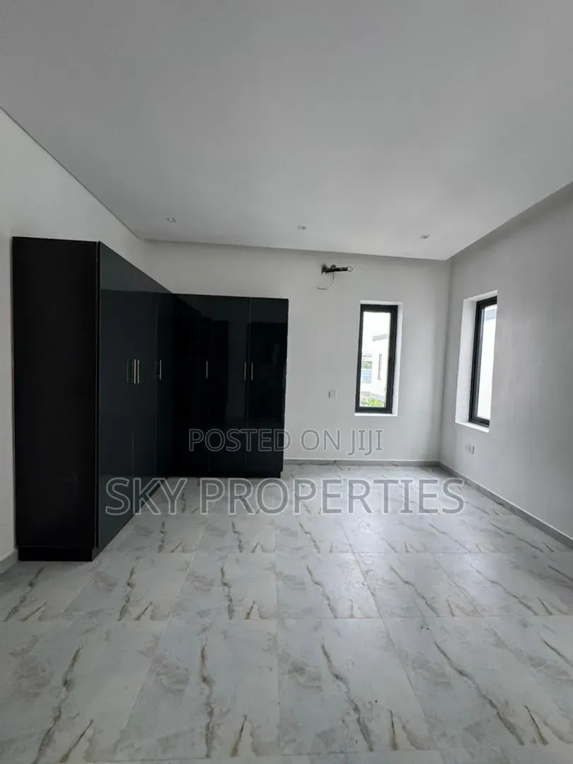 4bdrm Duplex in Admiralty, Lekki Phase 1 for sale