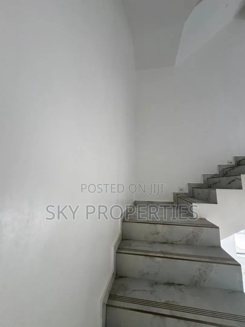 4bdrm Duplex in Admiralty, Lekki Phase 1 for sale
