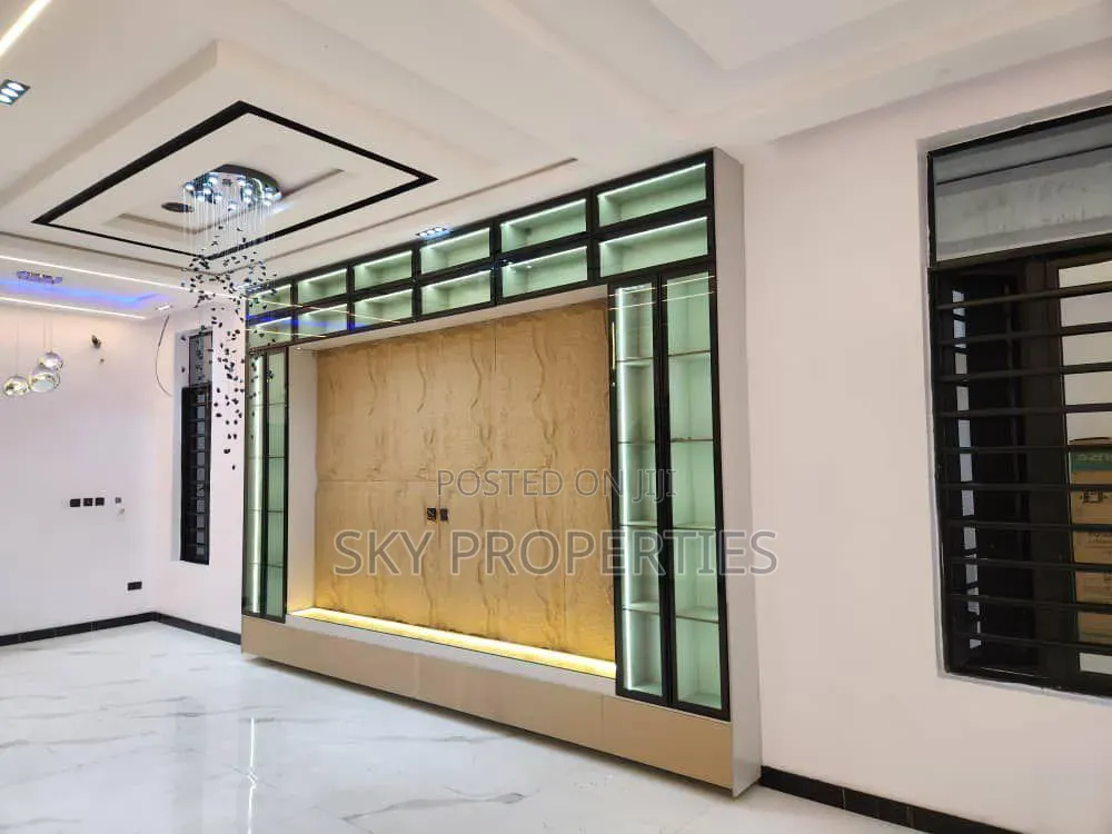5bdrm Duplex in Orchid Road, Lekki Phase 1 for sale