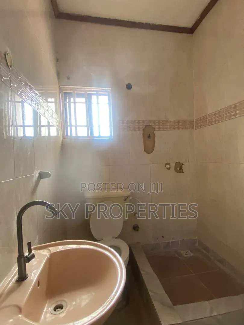 5 Bedroom Semi Detached Duplex for Rent