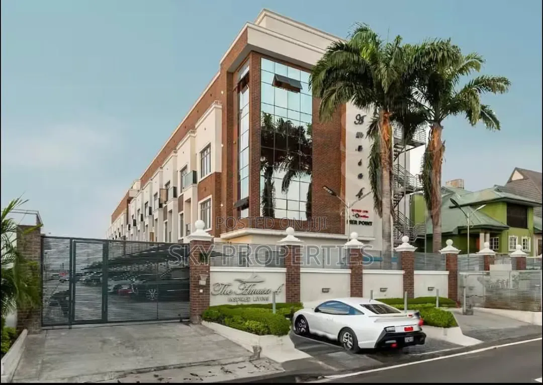 Furnished 3bdrm Penthouse in Lekki for sale